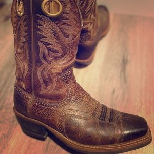 Men’s Ariat Distressed Cowboy Boots